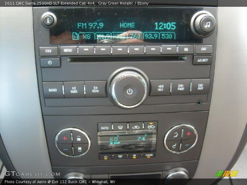 Controls of 2011 Sierra 2500HD SLT Extended Cab 4x4