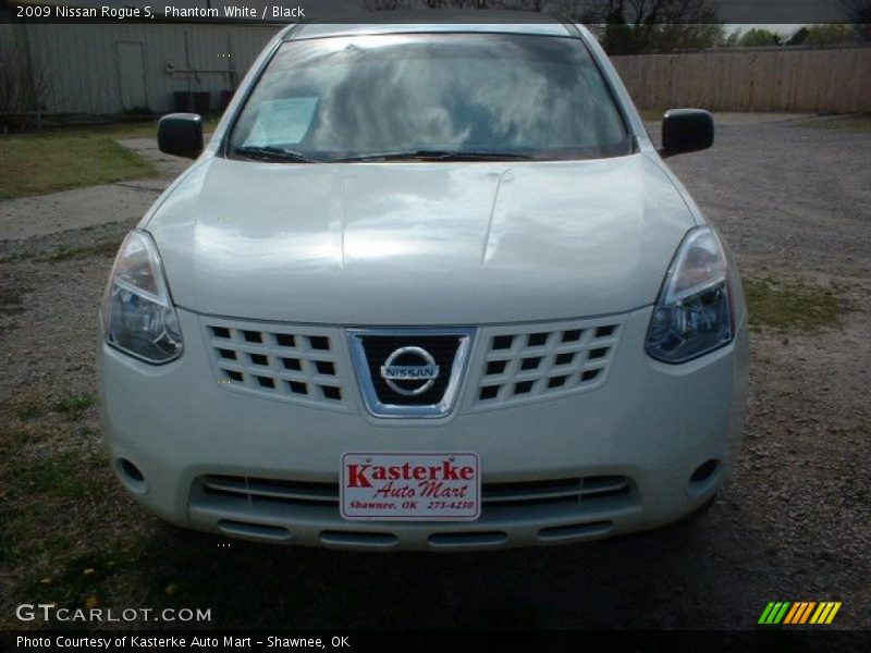 Phantom White / Black 2009 Nissan Rogue S