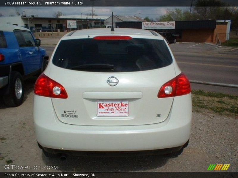 Phantom White / Black 2009 Nissan Rogue S