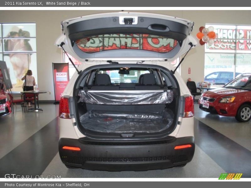 White Sand Beige / Black 2011 Kia Sorento LX