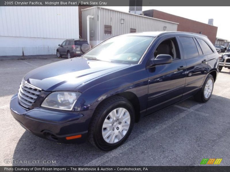 Front 3/4 View of 2005 Pacifica 