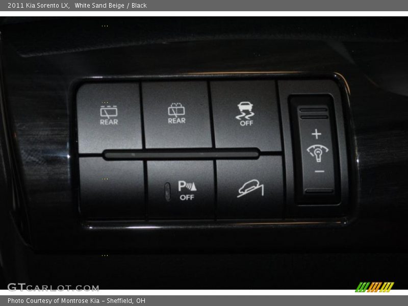White Sand Beige / Black 2011 Kia Sorento LX