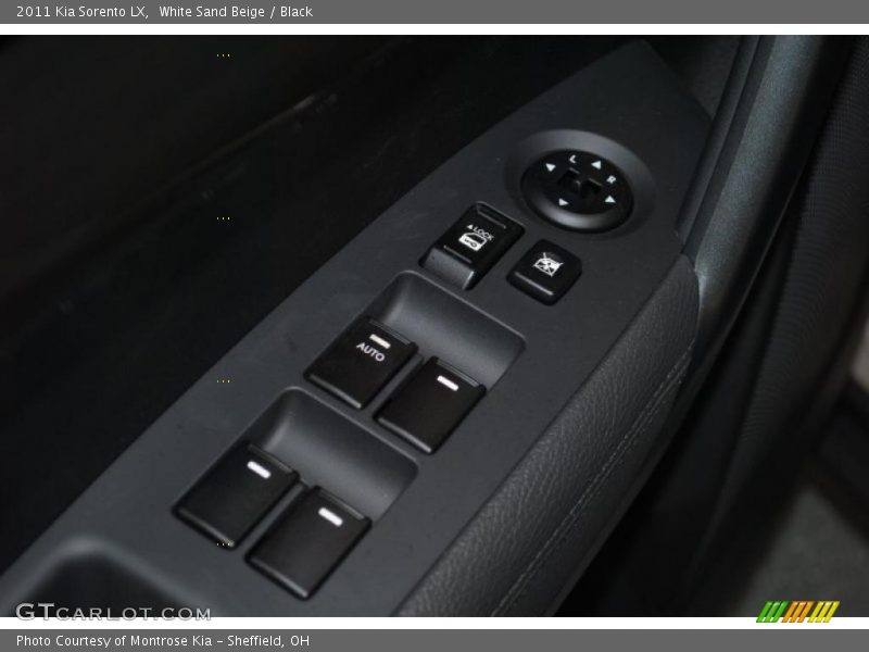 White Sand Beige / Black 2011 Kia Sorento LX
