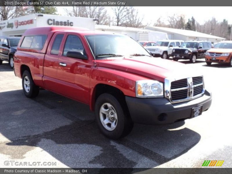 Flame Red / Medium Slate Gray 2005 Dodge Dakota ST Club Cab 4x4