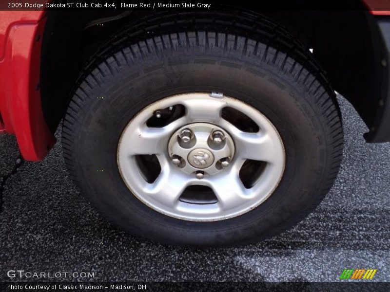 Flame Red / Medium Slate Gray 2005 Dodge Dakota ST Club Cab 4x4