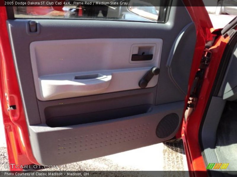 Flame Red / Medium Slate Gray 2005 Dodge Dakota ST Club Cab 4x4