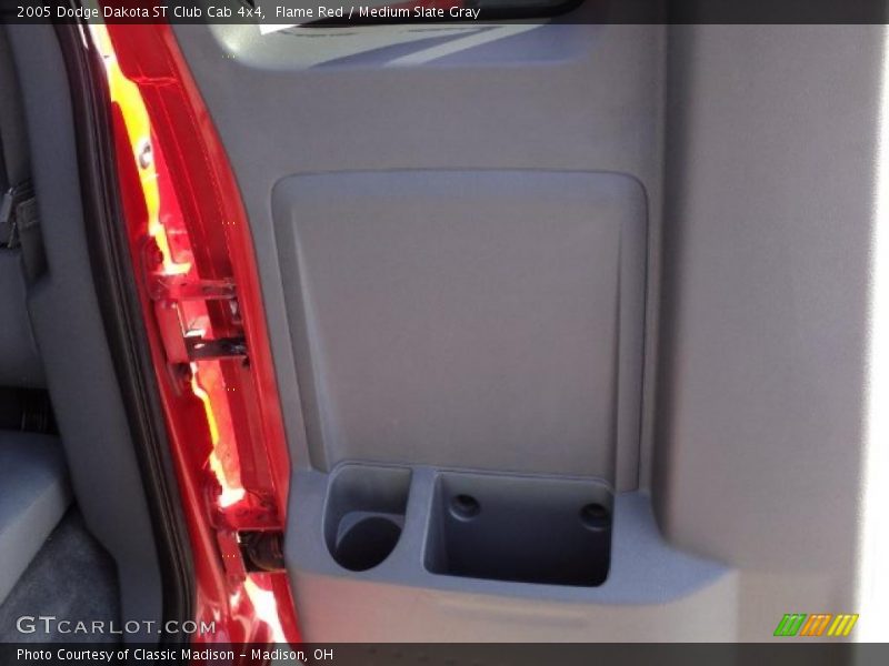 Flame Red / Medium Slate Gray 2005 Dodge Dakota ST Club Cab 4x4