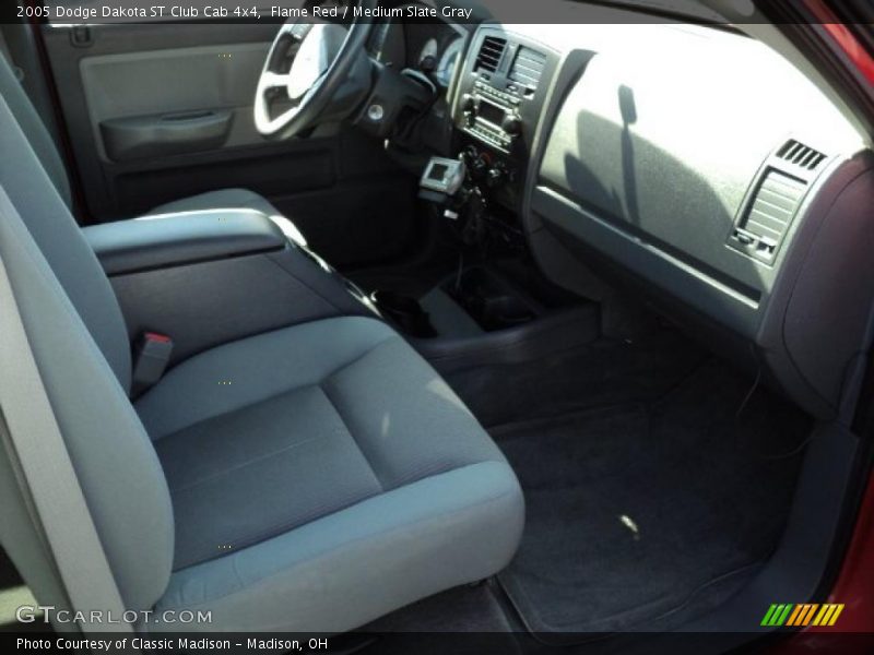 Flame Red / Medium Slate Gray 2005 Dodge Dakota ST Club Cab 4x4