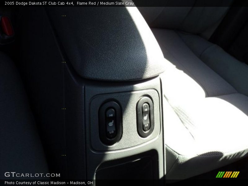 Flame Red / Medium Slate Gray 2005 Dodge Dakota ST Club Cab 4x4