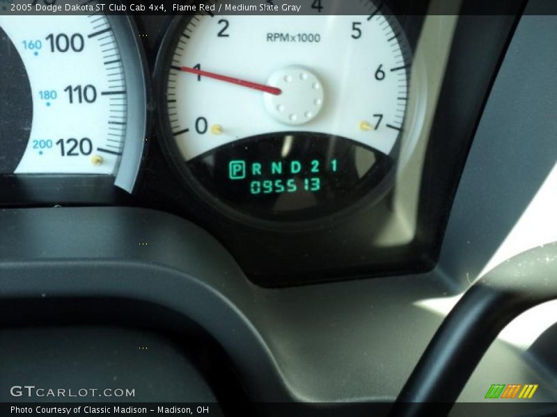 Flame Red / Medium Slate Gray 2005 Dodge Dakota ST Club Cab 4x4
