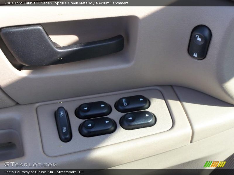 Spruce Green Metallic / Medium Parchment 2004 Ford Taurus SE Sedan