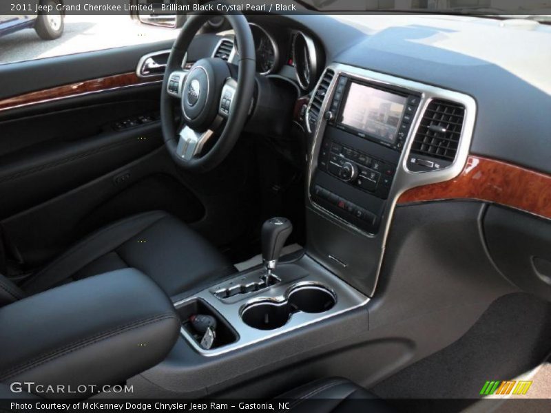 Brilliant Black Crystal Pearl / Black 2011 Jeep Grand Cherokee Limited