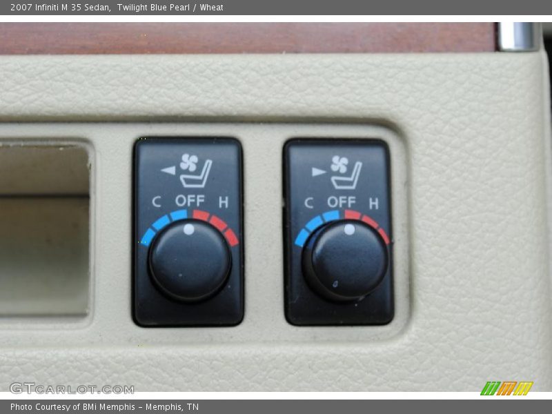 Controls of 2007 M 35 Sedan