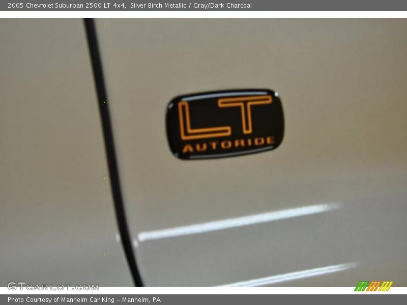  2005 Suburban 2500 LT 4x4 Logo