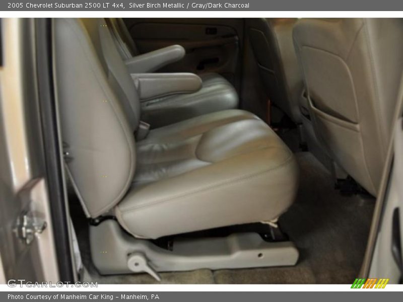 Silver Birch Metallic / Gray/Dark Charcoal 2005 Chevrolet Suburban 2500 LT 4x4