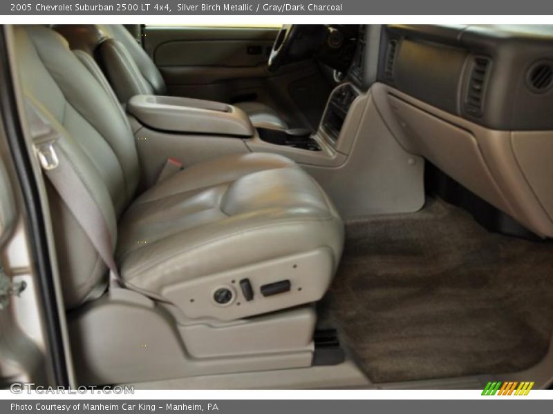 Silver Birch Metallic / Gray/Dark Charcoal 2005 Chevrolet Suburban 2500 LT 4x4