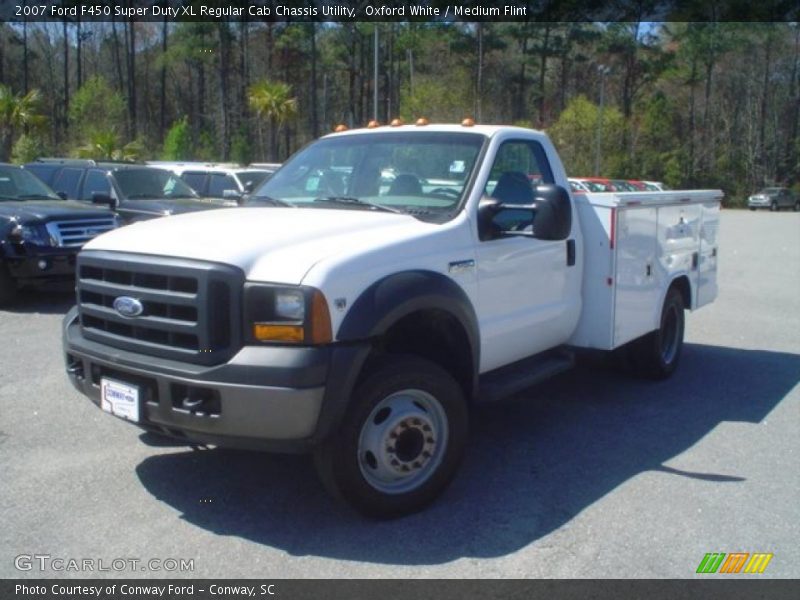 Front 3/4 View of 2007 F450 Super Duty XL Regular Cab Chassis Utility