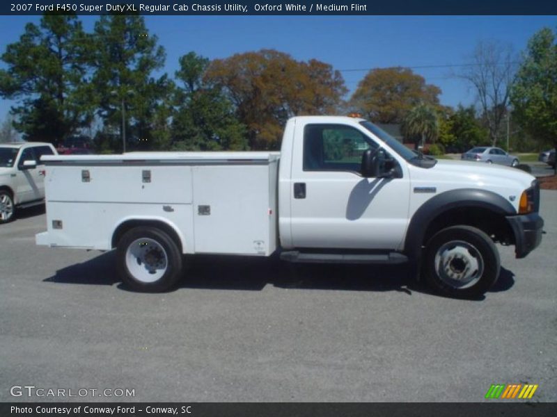  2007 F450 Super Duty XL Regular Cab Chassis Utility Oxford White