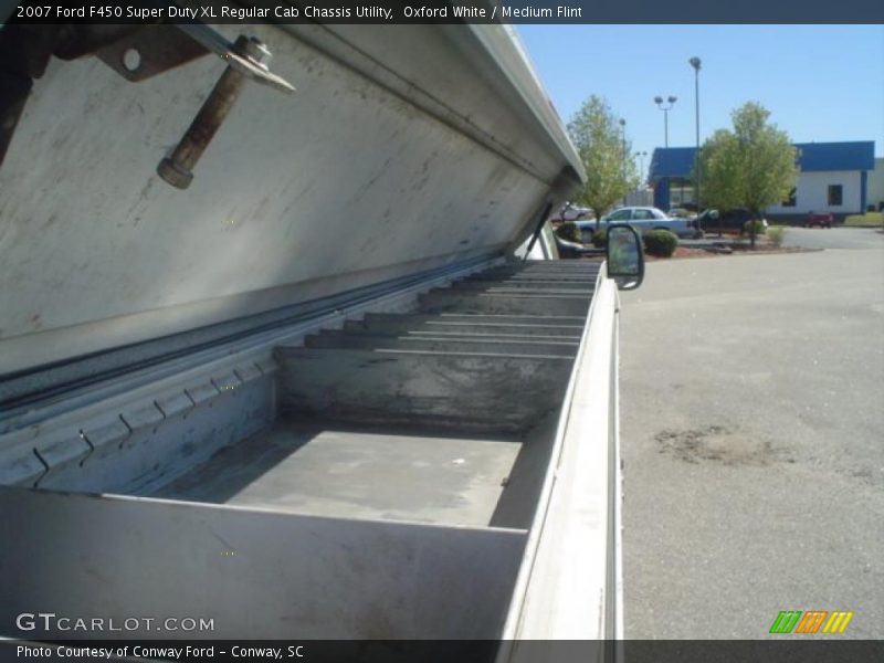 Oxford White / Medium Flint 2007 Ford F450 Super Duty XL Regular Cab Chassis Utility