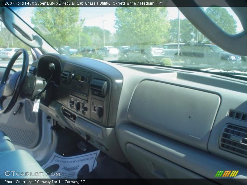 Oxford White / Medium Flint 2007 Ford F450 Super Duty XL Regular Cab Chassis Utility