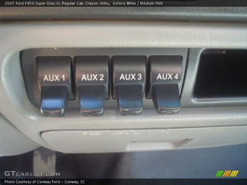 Controls of 2007 F450 Super Duty XL Regular Cab Chassis Utility