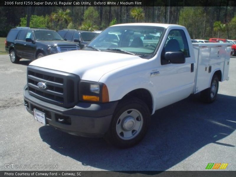 Oxford White / Medium Flint 2006 Ford F250 Super Duty XL Regular Cab Utility