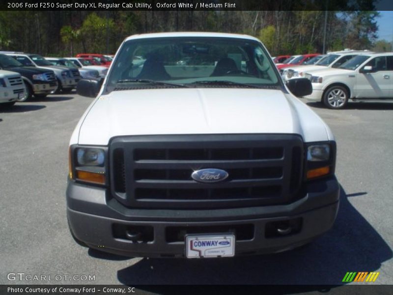 Oxford White / Medium Flint 2006 Ford F250 Super Duty XL Regular Cab Utility