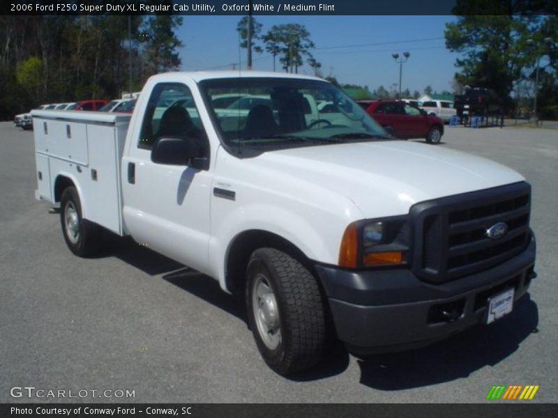 Oxford White / Medium Flint 2006 Ford F250 Super Duty XL Regular Cab Utility