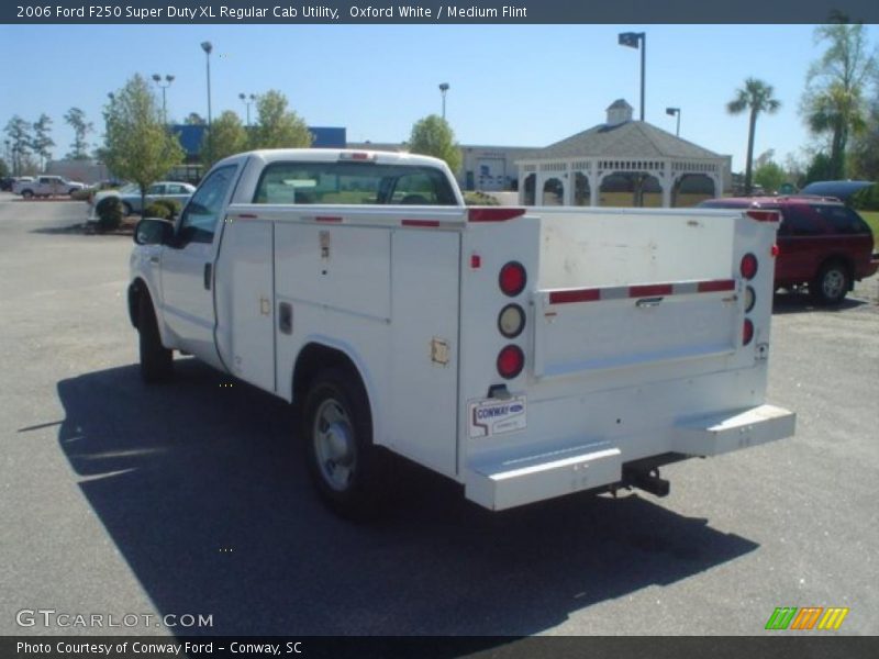 Oxford White / Medium Flint 2006 Ford F250 Super Duty XL Regular Cab Utility