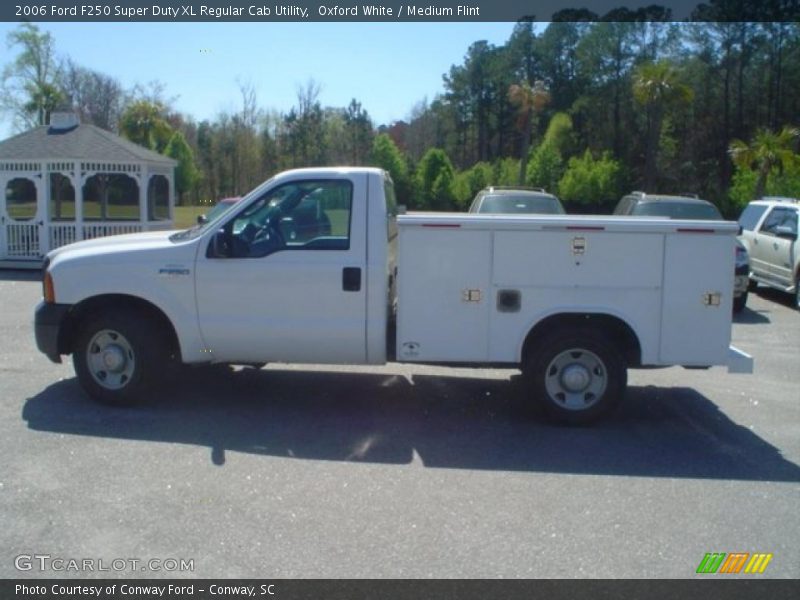 Oxford White / Medium Flint 2006 Ford F250 Super Duty XL Regular Cab Utility