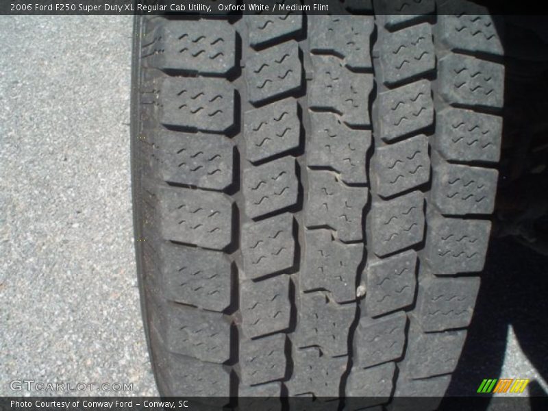Oxford White / Medium Flint 2006 Ford F250 Super Duty XL Regular Cab Utility