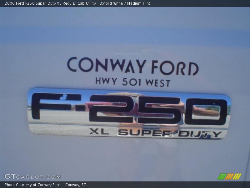 Oxford White / Medium Flint 2006 Ford F250 Super Duty XL Regular Cab Utility