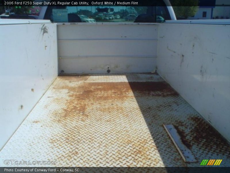 Oxford White / Medium Flint 2006 Ford F250 Super Duty XL Regular Cab Utility