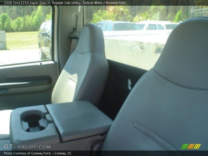 Oxford White / Medium Flint 2006 Ford F250 Super Duty XL Regular Cab Utility