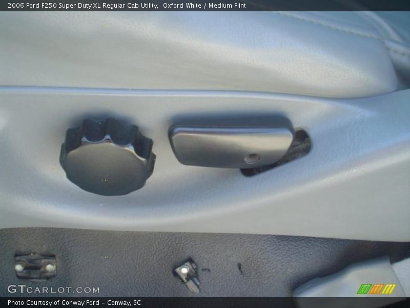 Oxford White / Medium Flint 2006 Ford F250 Super Duty XL Regular Cab Utility