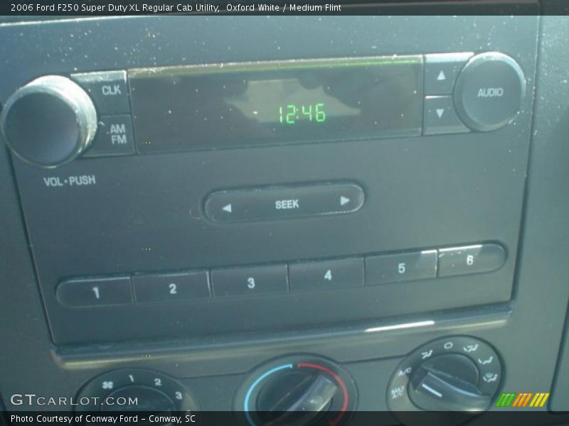 Oxford White / Medium Flint 2006 Ford F250 Super Duty XL Regular Cab Utility