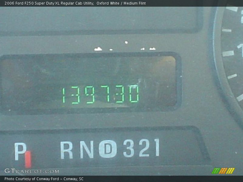 Oxford White / Medium Flint 2006 Ford F250 Super Duty XL Regular Cab Utility