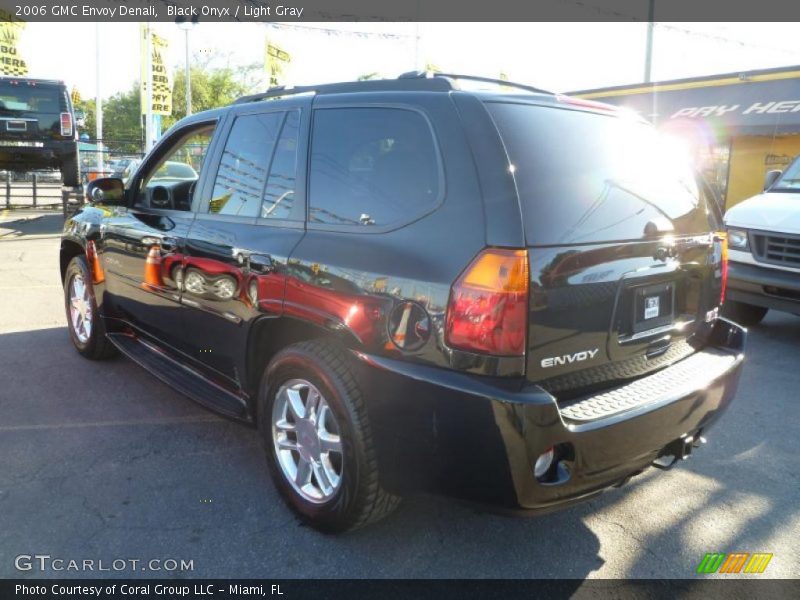 Black Onyx / Light Gray 2006 GMC Envoy Denali