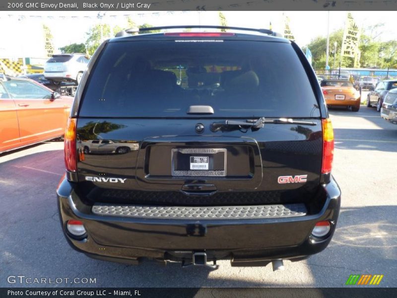 Black Onyx / Light Gray 2006 GMC Envoy Denali