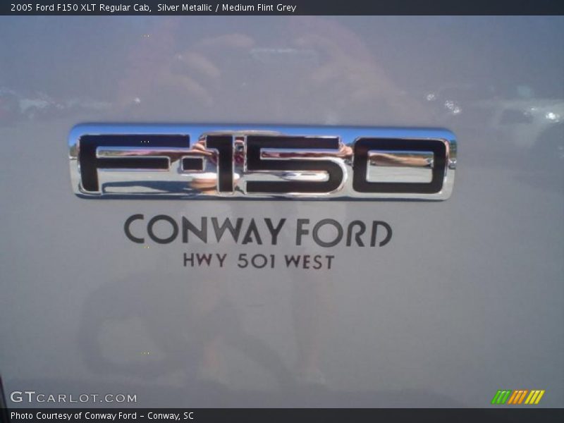 Silver Metallic / Medium Flint Grey 2005 Ford F150 XLT Regular Cab
