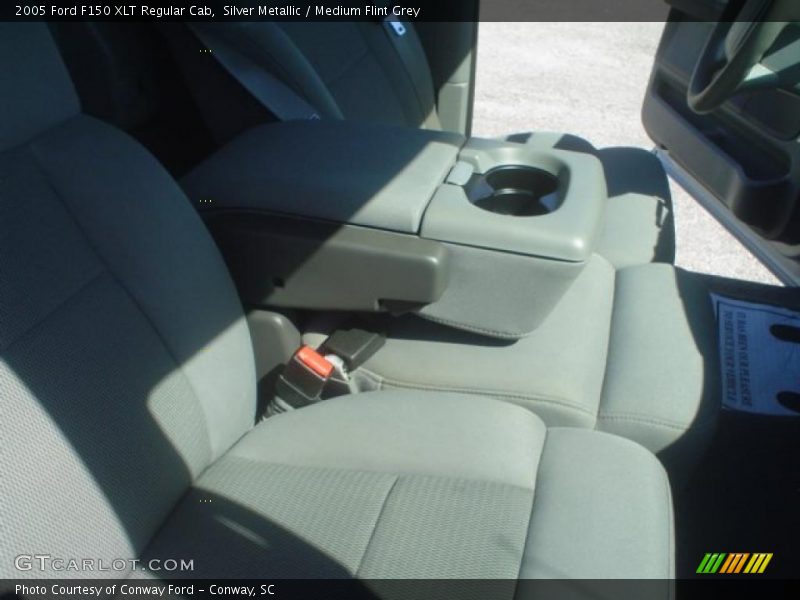 Silver Metallic / Medium Flint Grey 2005 Ford F150 XLT Regular Cab