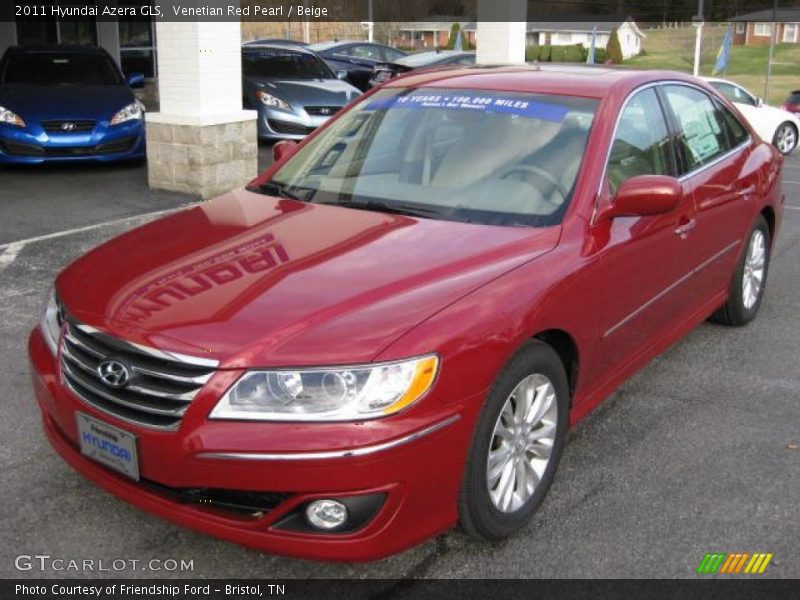 Front 3/4 View of 2011 Azera GLS