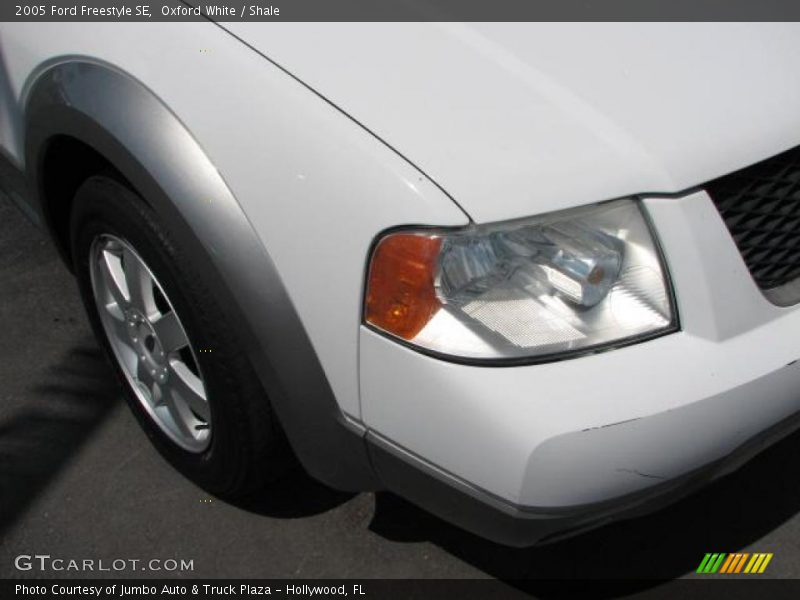 Oxford White / Shale 2005 Ford Freestyle SE