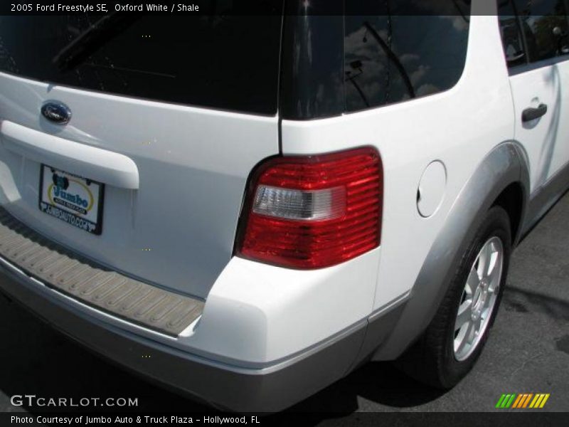 Oxford White / Shale 2005 Ford Freestyle SE