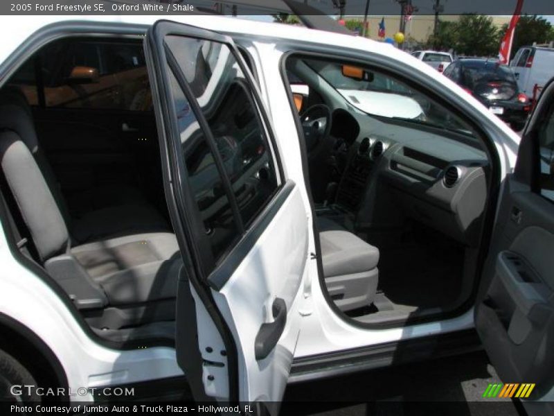 Oxford White / Shale 2005 Ford Freestyle SE