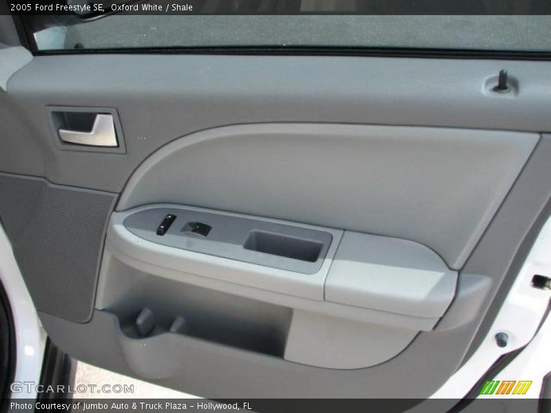 Oxford White / Shale 2005 Ford Freestyle SE