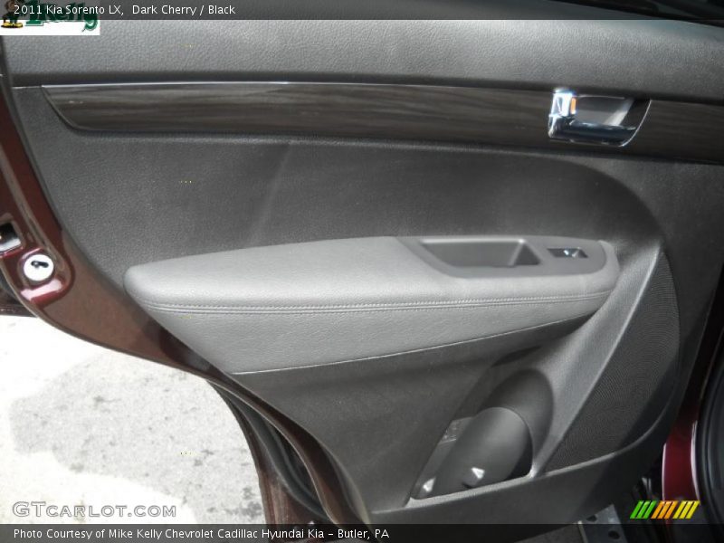 Dark Cherry / Black 2011 Kia Sorento LX