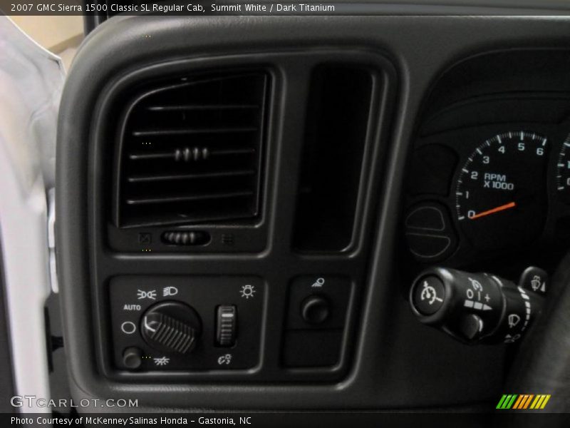 Controls of 2007 Sierra 1500 Classic SL Regular Cab