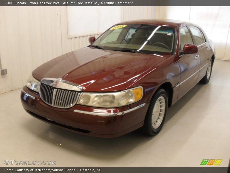 Autumn Red Metallic / Medium Parchment 2000 Lincoln Town Car Executive