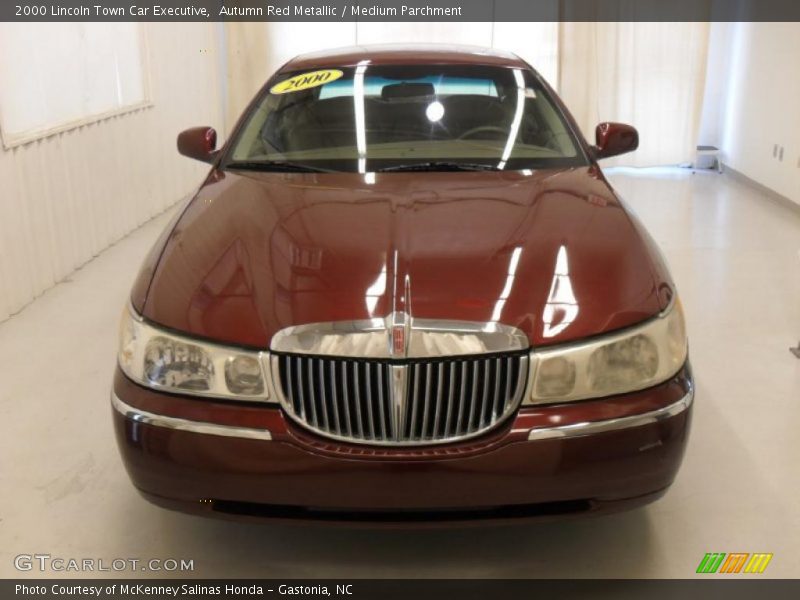 Autumn Red Metallic / Medium Parchment 2000 Lincoln Town Car Executive